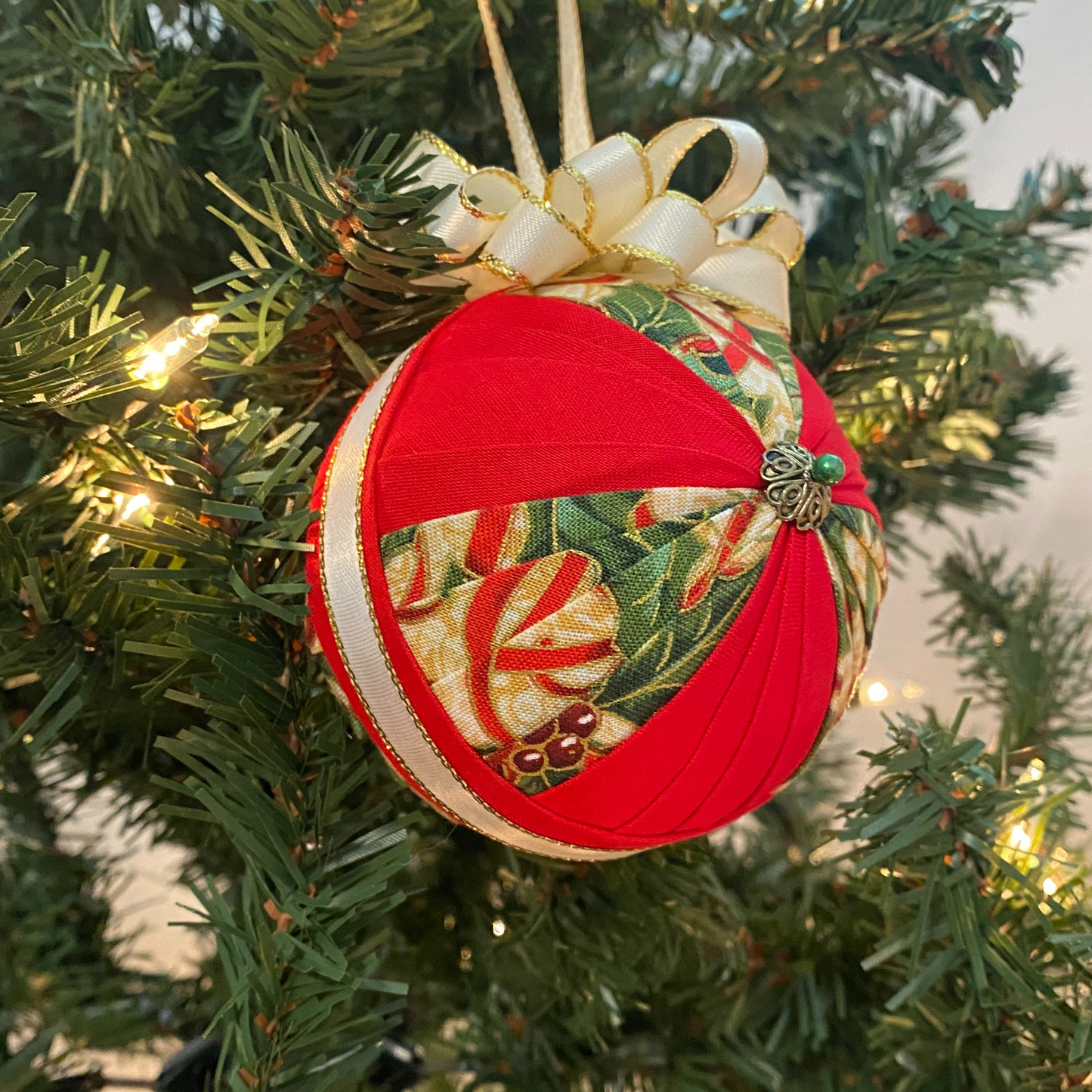 Red/Holly, Cream/Gold Ribbon Trinity Knot Ornament